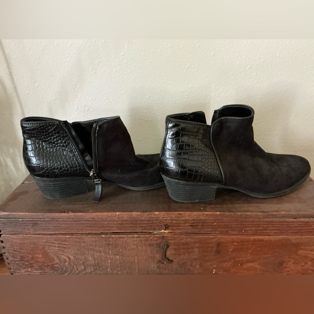 Vera Wang Black short bootie